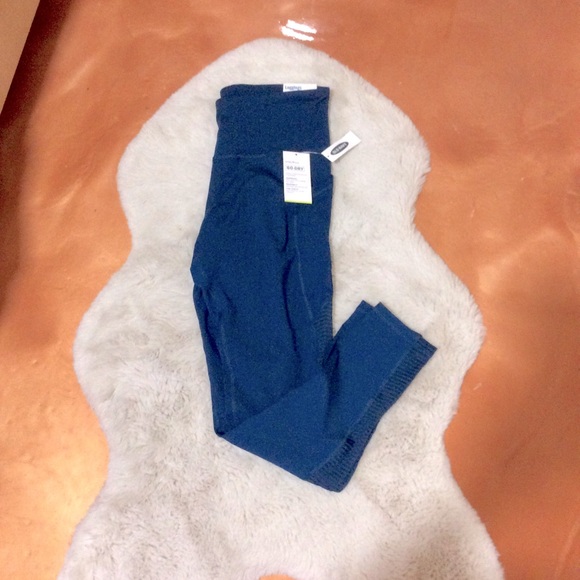 💜NWT old Navy legging with mesh sides - Picture 2 of 2